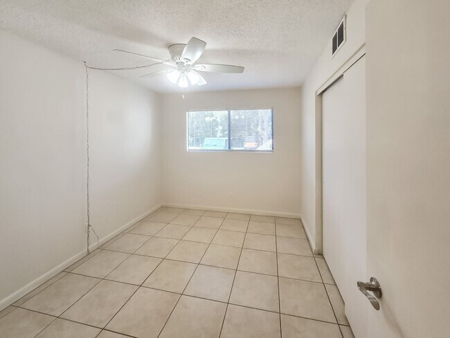 Building Photo - Limited-Time Offer: 1 month Rent free for 13 month lease, Apply now!