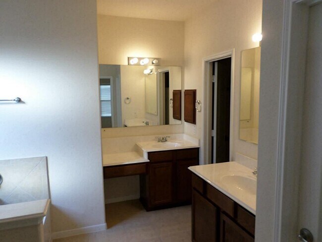 Building Photo - 4614 Ferndale Meadows Dr