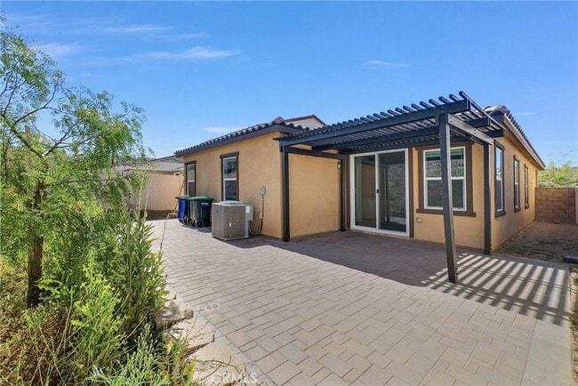 Building Photo - 4688 Florence Dr