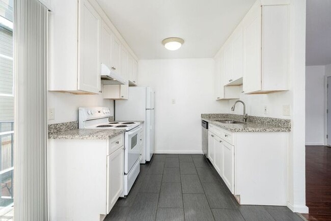 Building Photo - 2 bedroom in Roseway!! Pets OK!