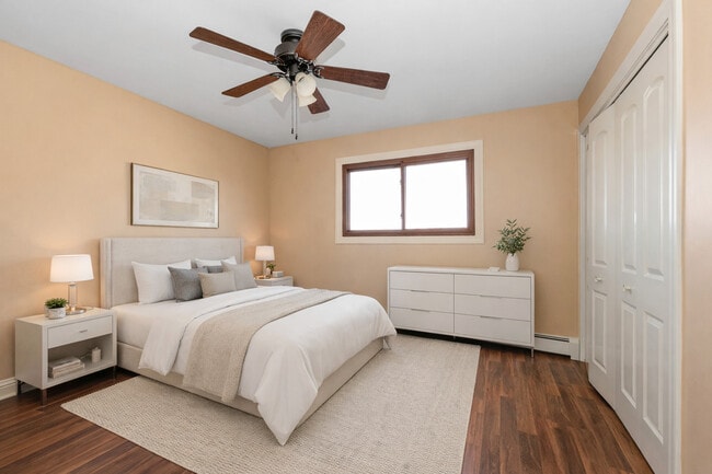 Building Photo - 10625 Parkside Ave