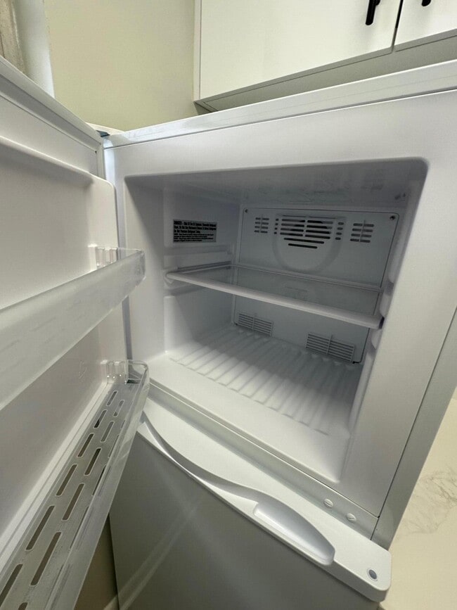 Building Photo - 932 S B St