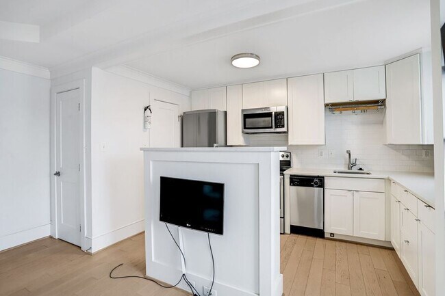 Building Photo - 1451 Park Rd NW