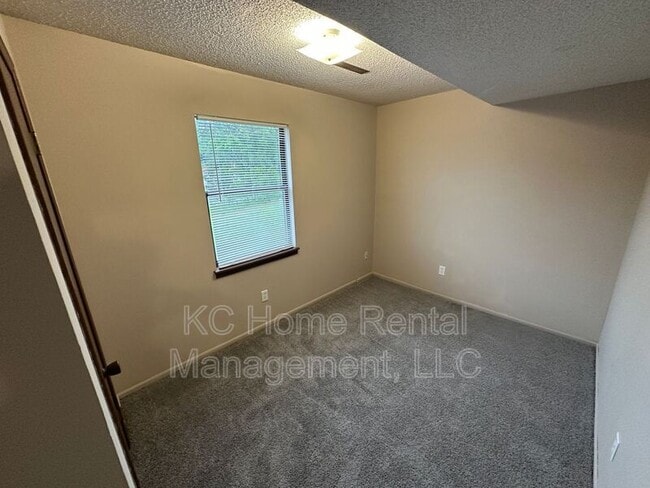 Building Photo - 426 Castle Dr