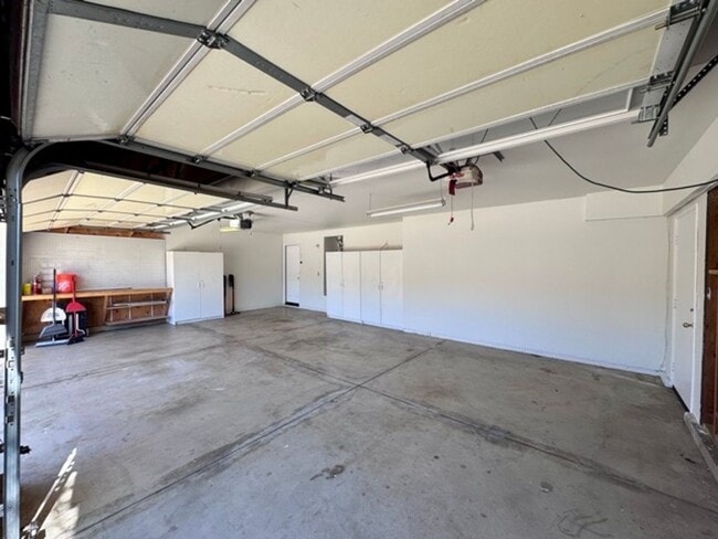 Building Photo - Spacious South Corona Single Story with 3 ...