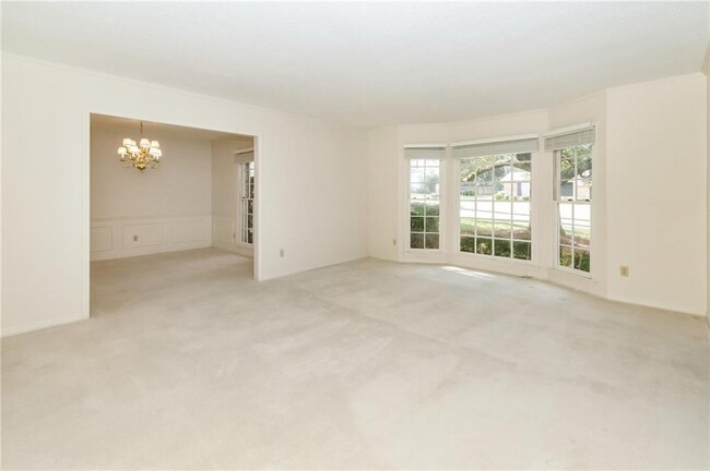 Building Photo - 1005 Westbury Dr
