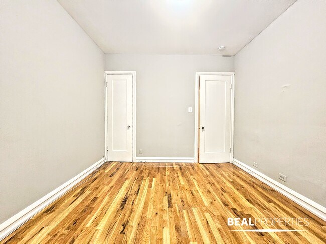 Building Photo - 837 W Wolfram St