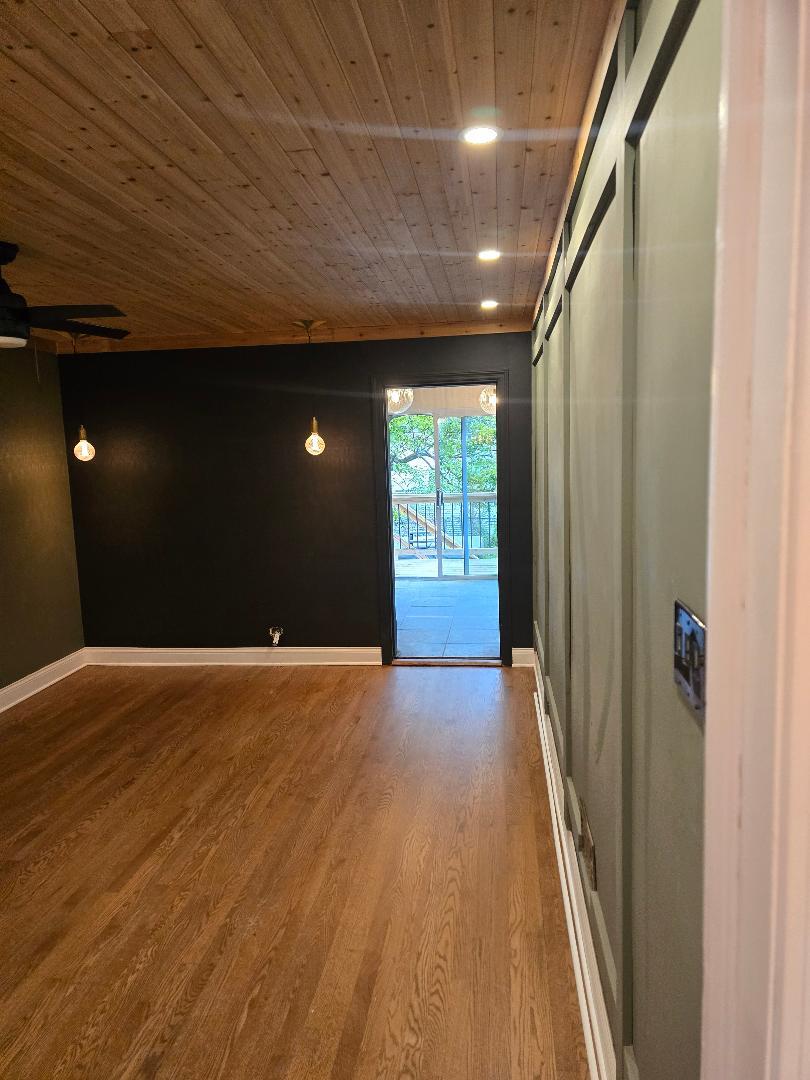 Building Photo - 740 N La Grange Rd