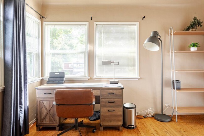 Building Photo - 2302 Loy Ln