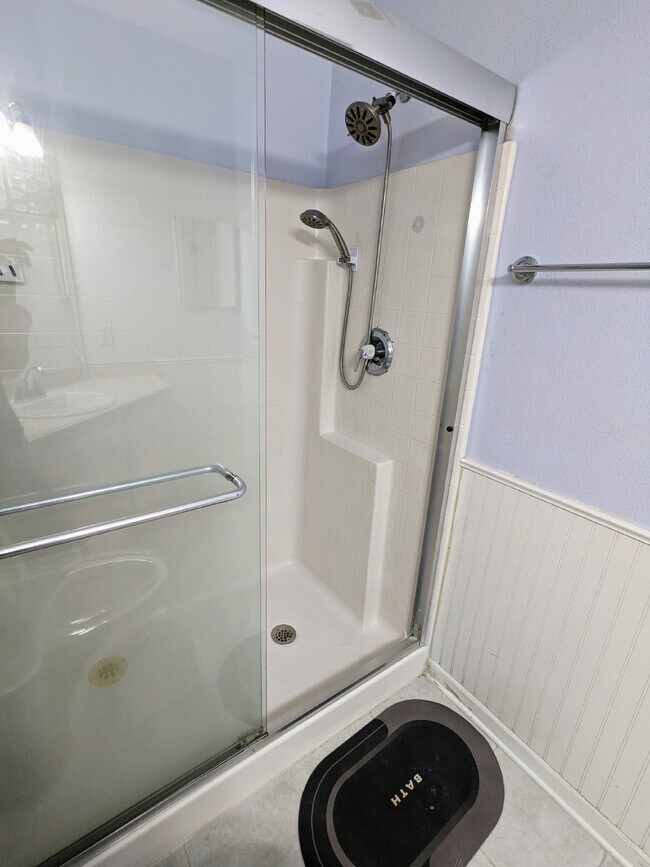 Building Photo - "Beautiful Move-In Ready 3/2 Condo near Town Center & UNF - Lease Today & Pay $0 for March Rent!"