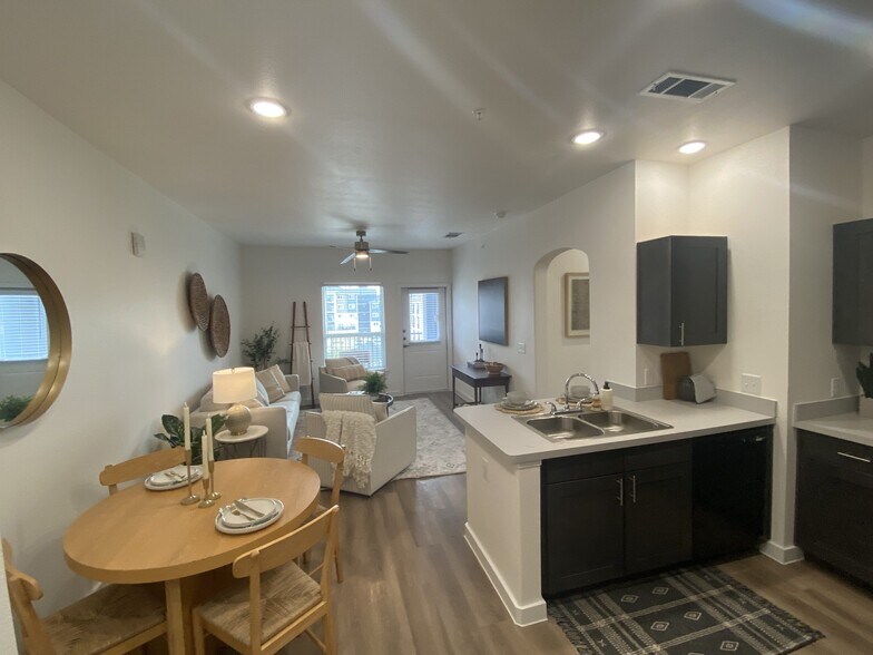 Building Photo - Country Club Village