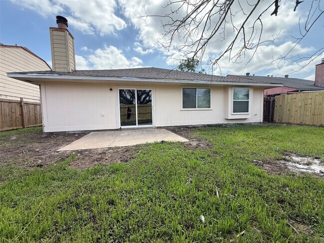 Building Photo - 10722 Sashay Dr