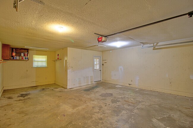 Building Photo - 948 Wedgewood Way