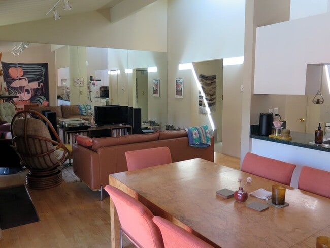Building Photo - Two-Bedroom Condo| Parking + WiFi Included!