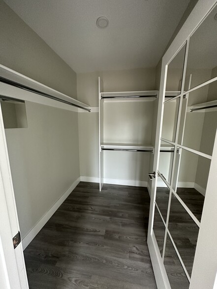 Building Photo - 206 Old Colony Ave