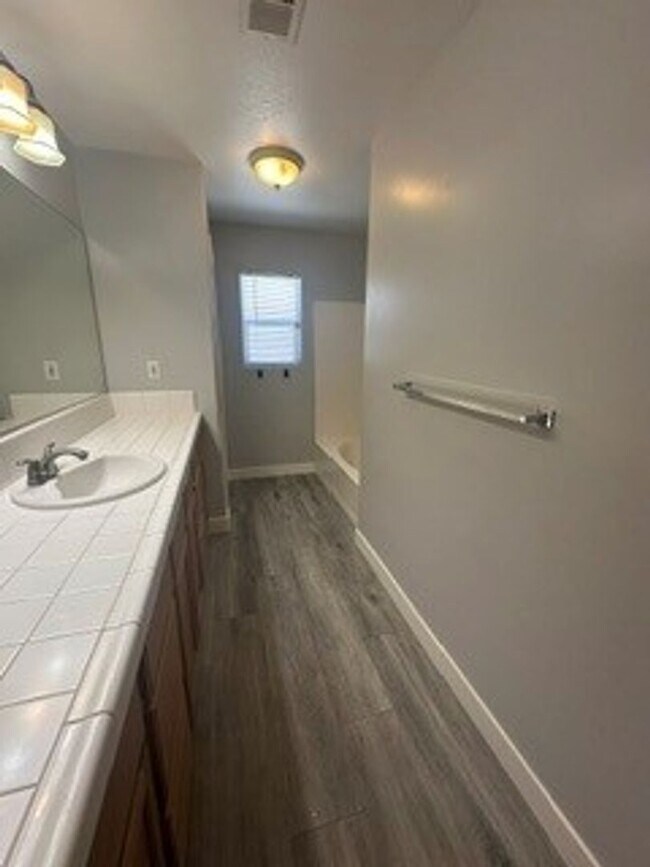 Building Photo - Must-see home located in the Northwest, SOLAR!!