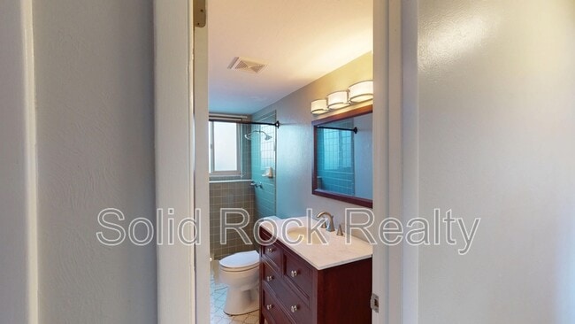 Building Photo - 6505 Wicklow Cir E