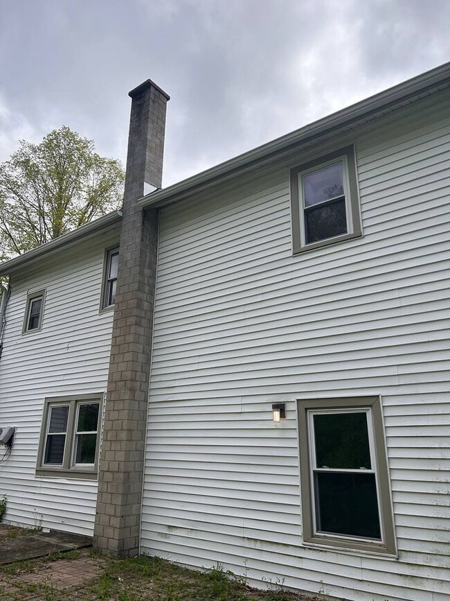 Building Photo - 8825 Meeker Rd