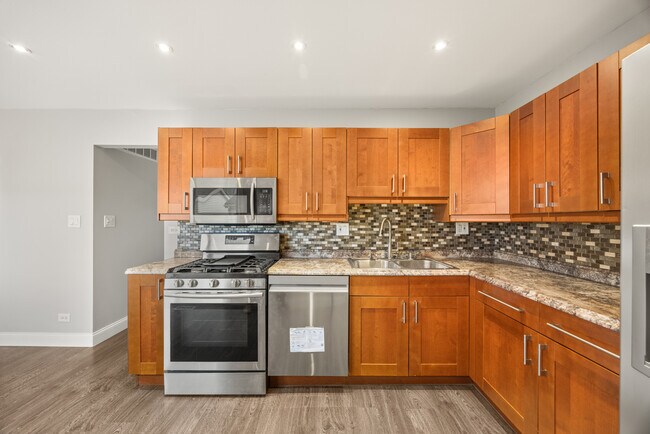 Building Photo - 125 41st St