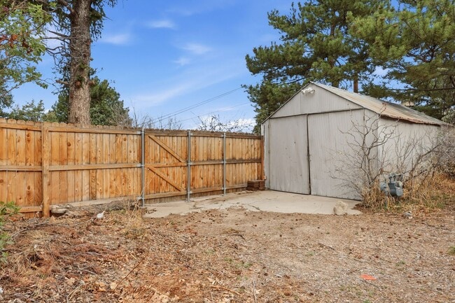 Building Photo - 3 Bed 1 bath Home in Downtown Castle Rock!