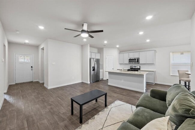 Building Photo - 320 Darwin Pl