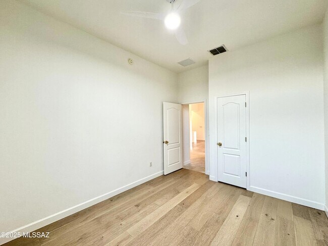 Building Photo - 5926 N Campo Abierto