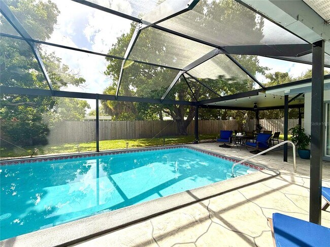 Building Photo - 6758 S Lockwood Ridge Rd