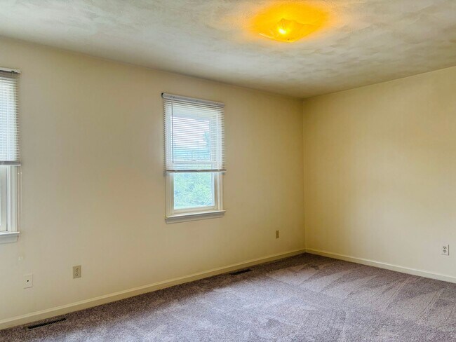 Building Photo - 2424 Ridge Rd