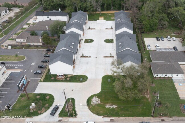 Building Photo - 1510 Kaliste Saloom Rd