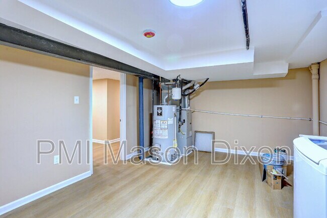 Building Photo - 8523 Fieldway Dr