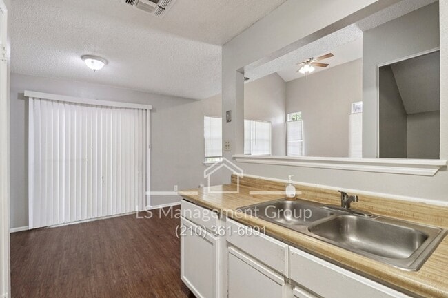 Building Photo - 6720 Windsor Hollow Dr