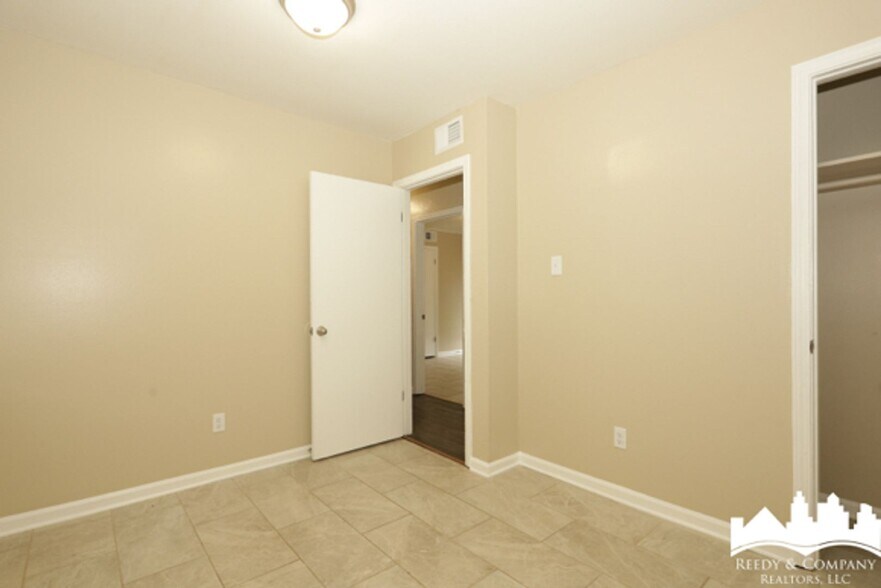 Building Photo - 6465 Forest Glen Dr