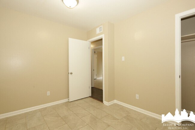 Building Photo - 6465 Forest Glen Dr