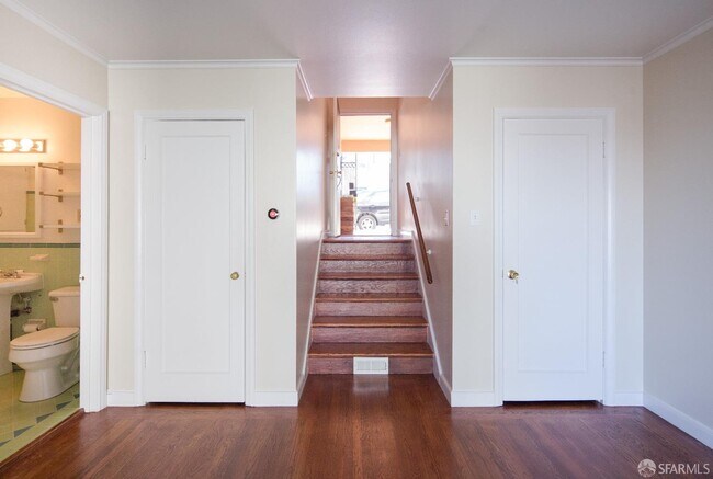 Building Photo - 190 Randall St