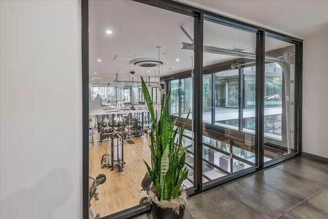 Building Photo - 375 Camino De La Reina