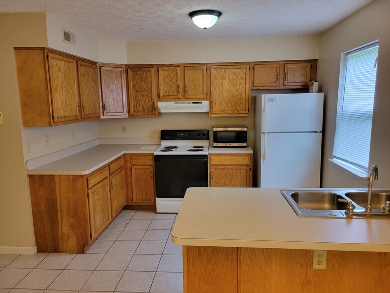 Building Photo - 2505 Meloy Rd