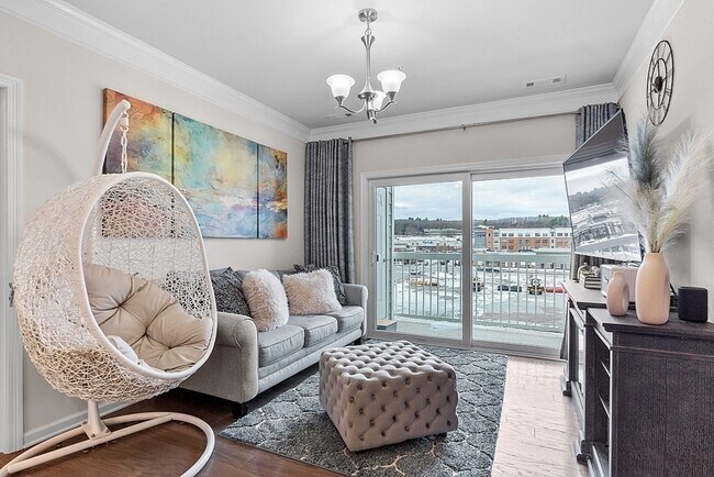 Building Photo - 120 University Ave