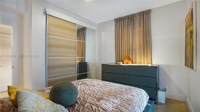 Building Photo - 1201 NE 85th St