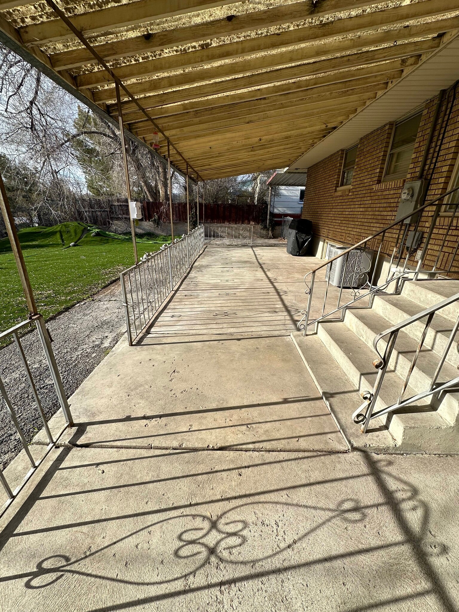 Building Photo - 425 Hyde Ave