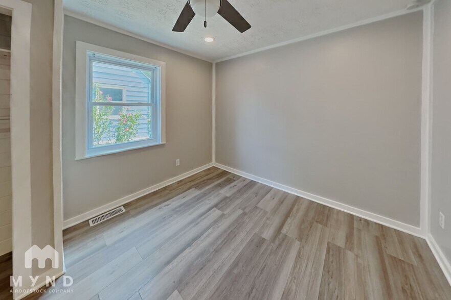 Building Photo - 3420 Medina Ave