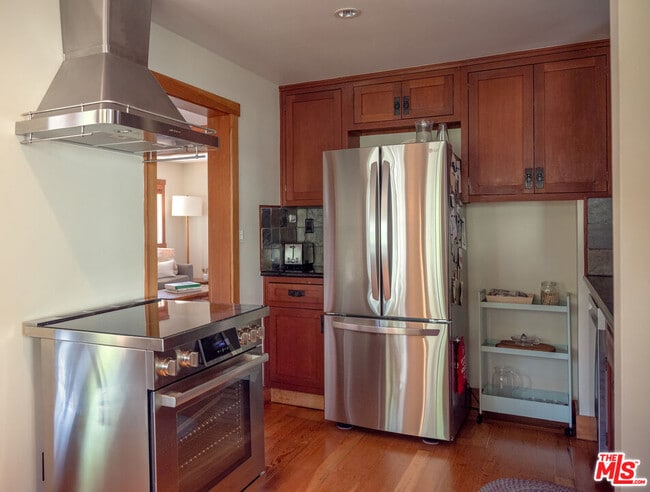 Building Photo - 1480 N Mentor Ave