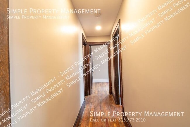 Building Photo - 610 Michigan St NE