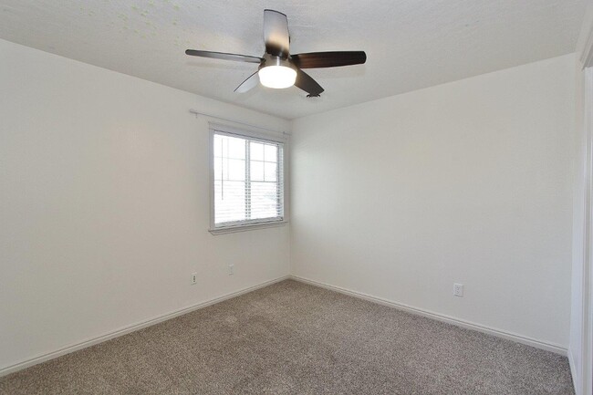 Building Photo - 2047 S Ice Bear Way