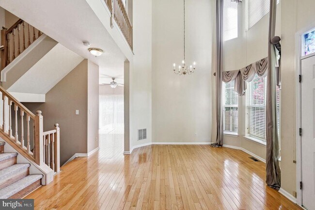 Building Photo - 445 Tuvira Ln