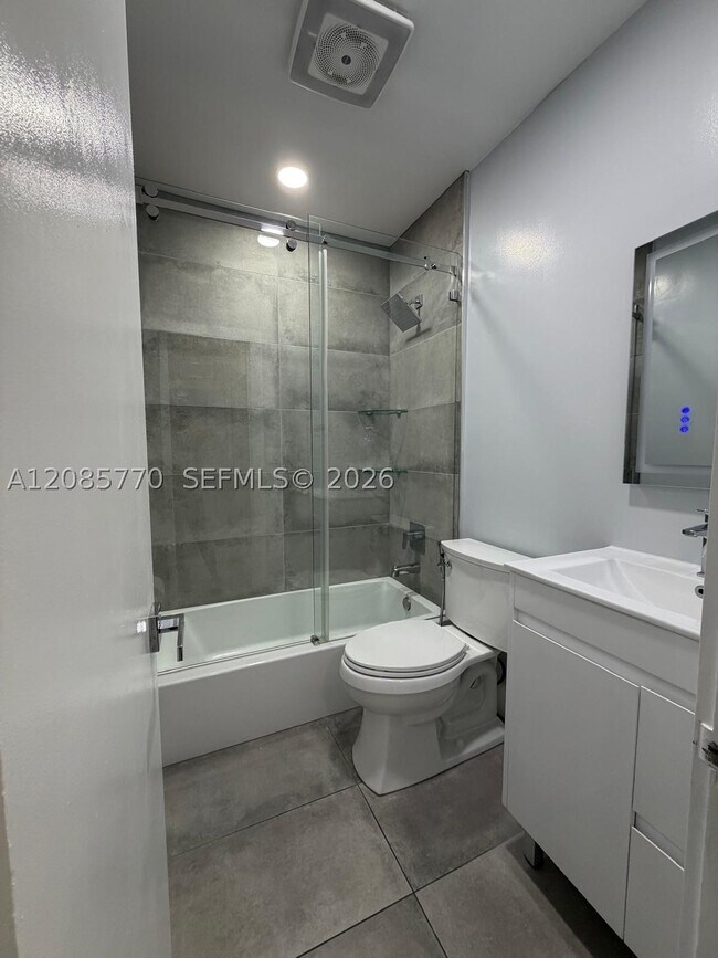 Building Photo - 630 SW 46th Ave
