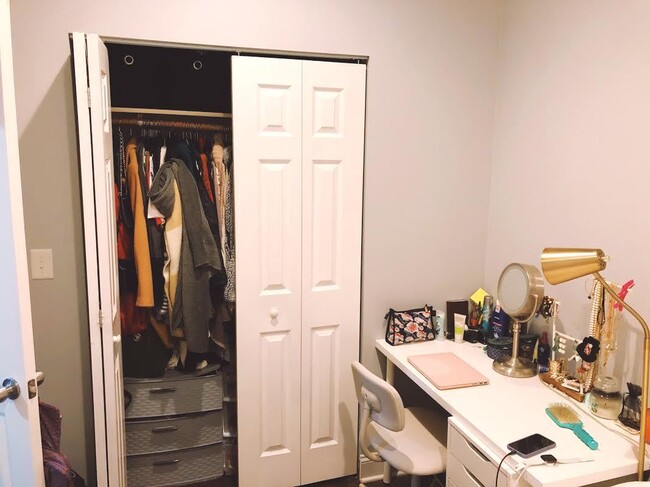 Building Photo - 1718 W Pierce Ave