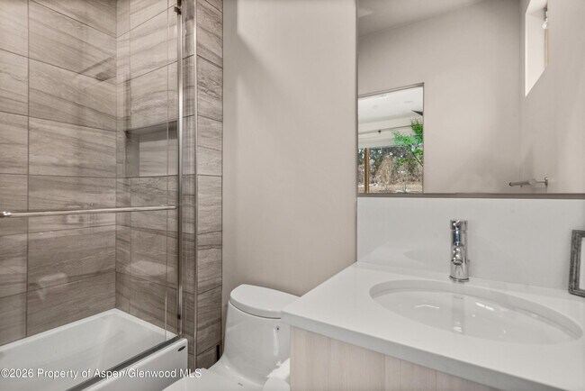 Building Photo - 113 Valley Ct