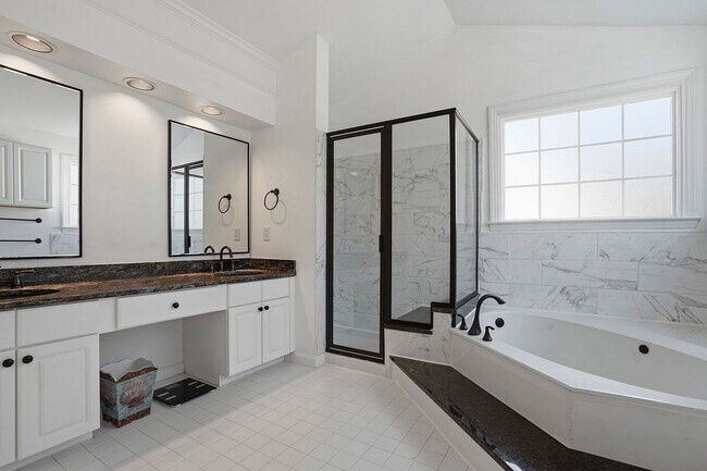 Building Photo - Stunning Home in Desirable Lochmere Community - SHORT TERM LEASE OPTIONS AVAILABLE