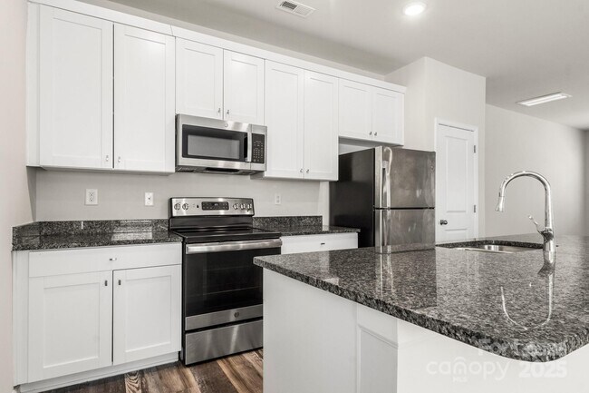 Building Photo - 117 Dogwood Vlg Trl