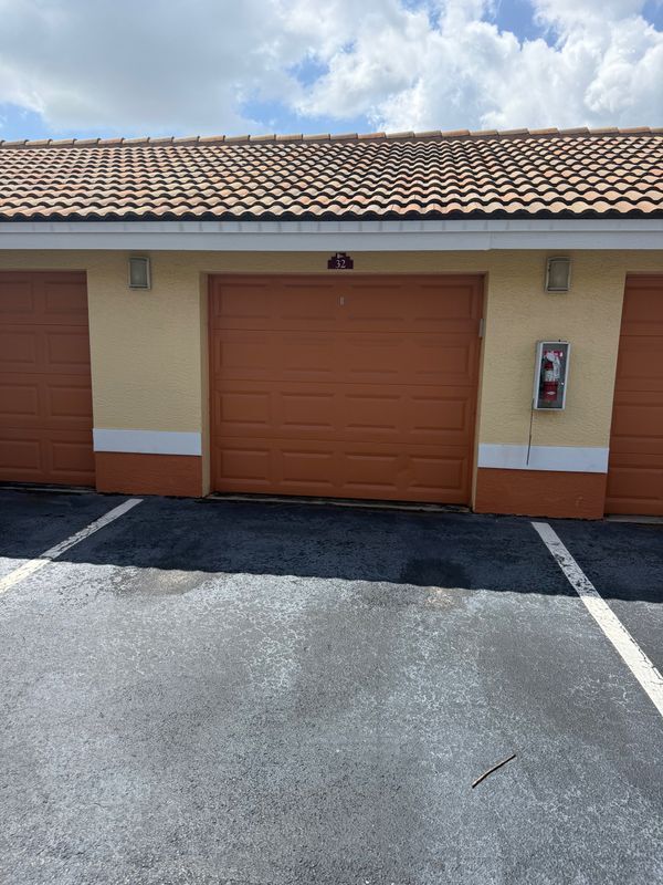 Building Photo - 6401 Aragon Way